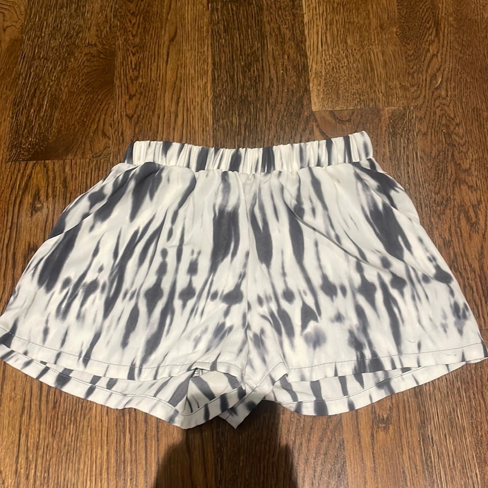 Fabrik black and white shorts